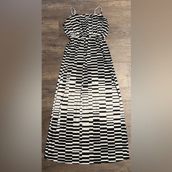 Striped Maxi Dress. - Picture 3 of 9